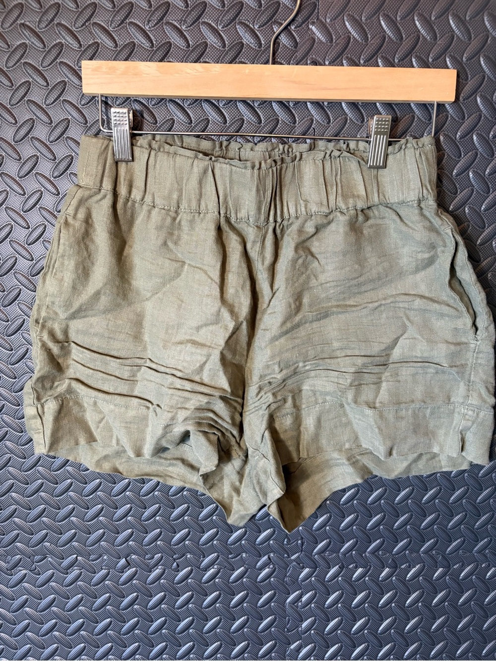 Lou & Grey Women's Olive Green Linen Shorts